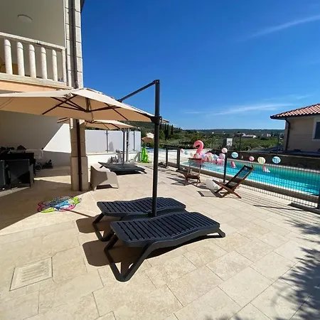 Pop's Pool Place Apartment Secovlje